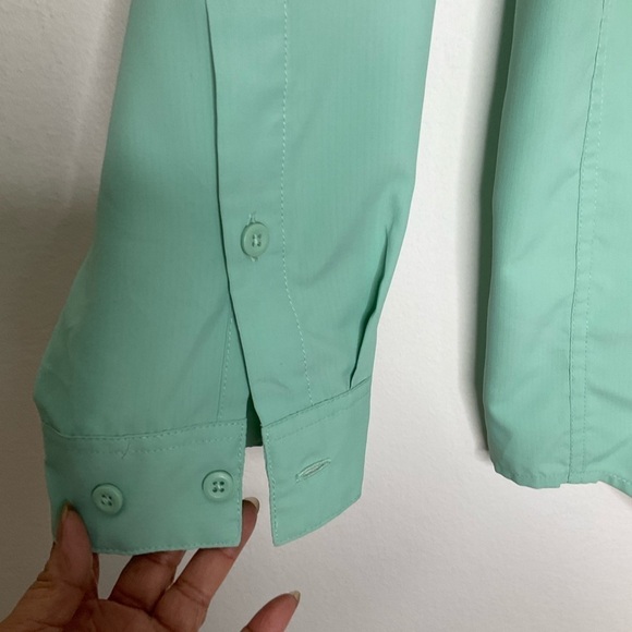 Patagonia Men's Light Weight Button Down Long Sleeve Shirt Light Green Large - Picture 4 of 16